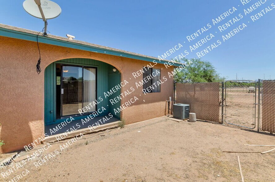 Building Photo - 1366 N Riverview Blvd