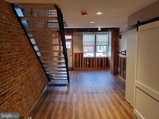Building Photo - 813 E Fort Ave