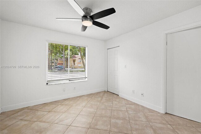 Building Photo - 1025 Coral Club Dr