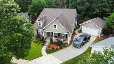 Building Photo - Charming Getaway