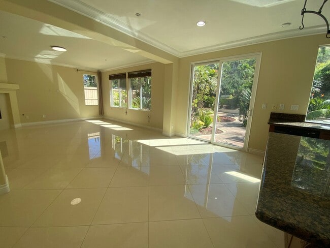 Building Photo - *Move in Special*2 story 4 Bedroom Home located in Amber Woods Community