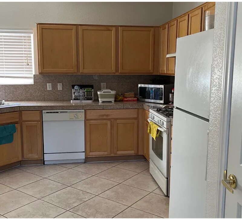 Building Photo - 3553 St Nazaire Ave