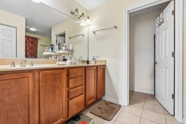 Building Photo - 9482 Inverness Dr
