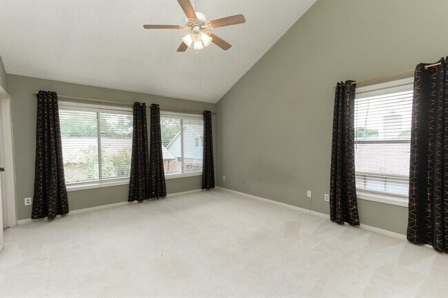 Building Photo - 2458 Parkwood Ln