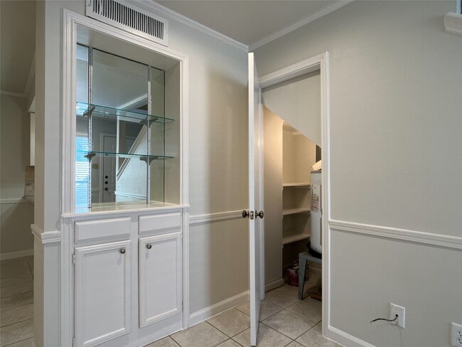 Building Photo - 1601 S Shepherd Dr