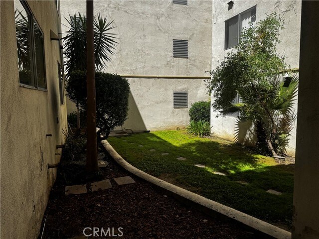 Building Photo - 475 E Cypress Ave