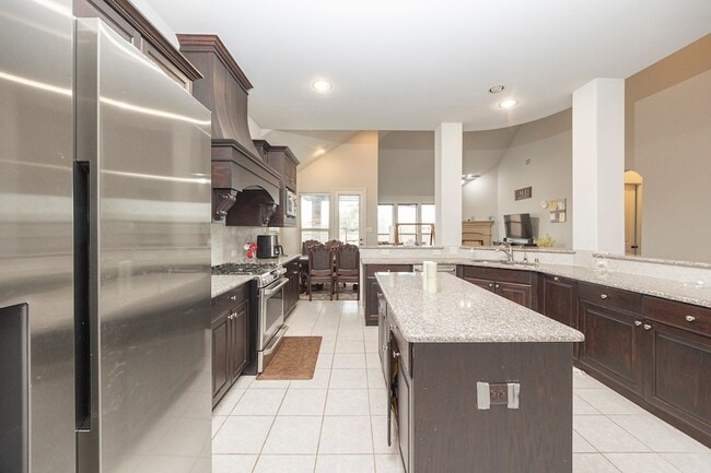 Building Photo - 5579 Lightfoot Ln