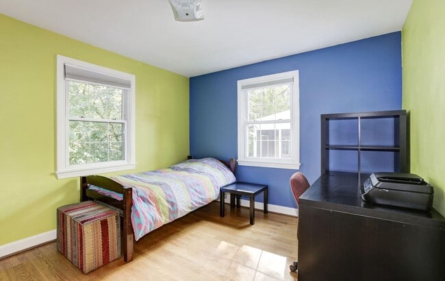 Building Photo - Absolutely Gorgeous Rambler in Great Location!