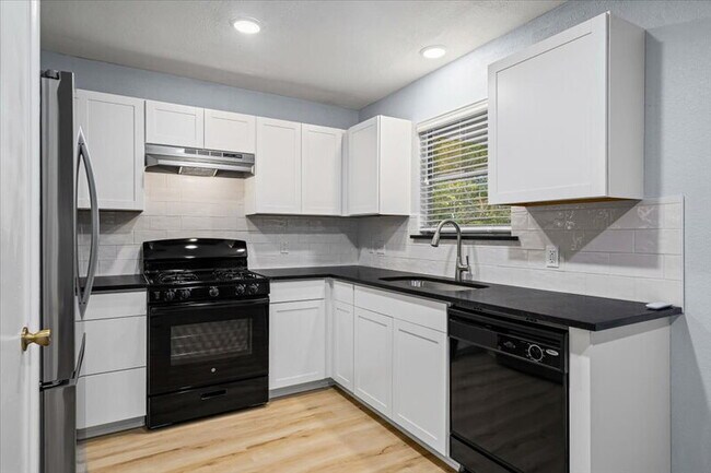 Building Photo - 8706 Dandelion Trail