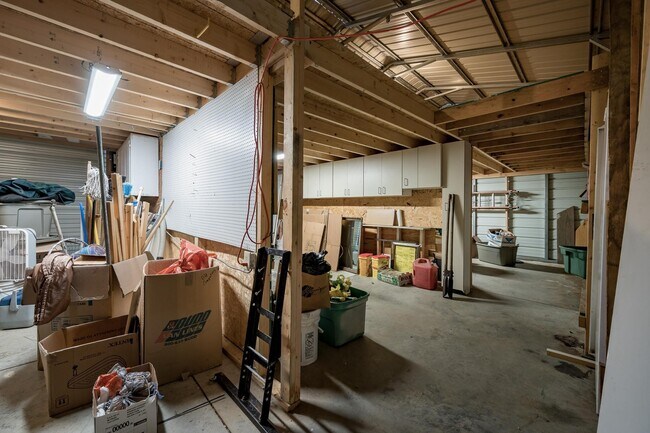 Building Photo - 120 Lake Point Dr