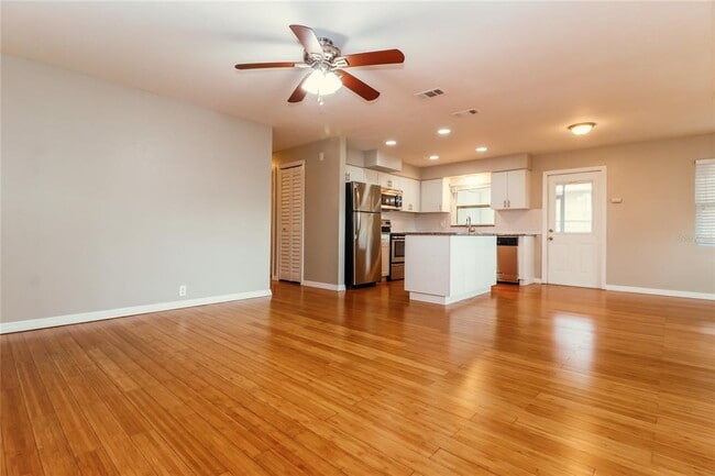 Building Photo - 4107 W Grace St