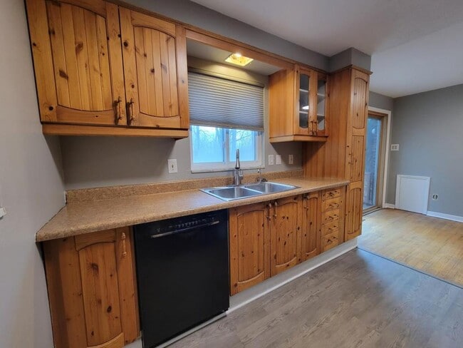 Building Photo - 137 Rosemont Dr