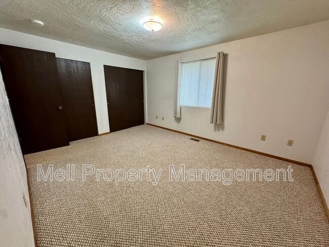 Building Photo - 50 E Vine Maple Ln