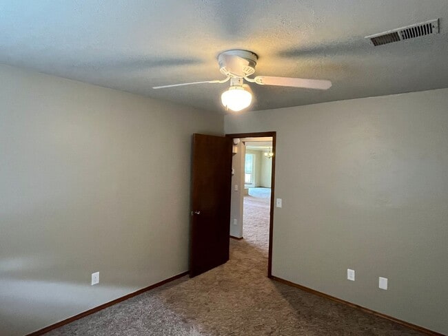 Building Photo - Great 3 Bed 2 Bath In Edmond