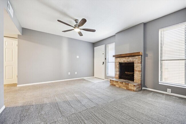 Building Photo - 2100 Wilcrest Dr