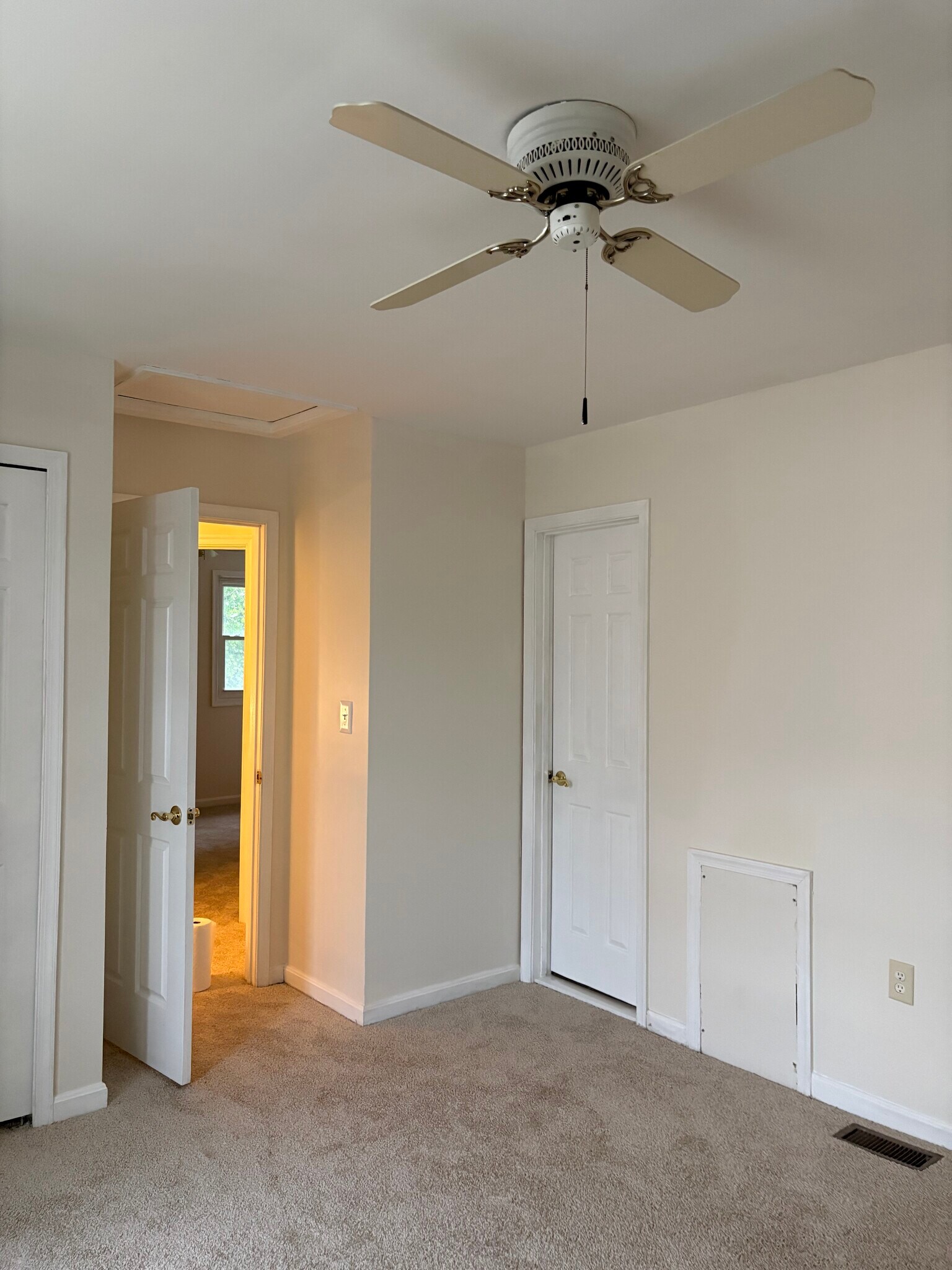 Building Photo - 14208 Greenview Dr