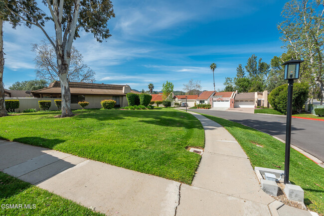 Building Photo - 2527 Northlake Cir