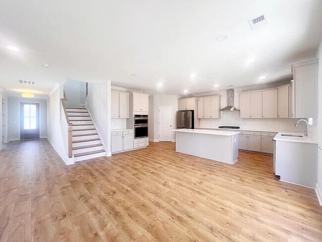 Building Photo - 1105 Cortland Vly