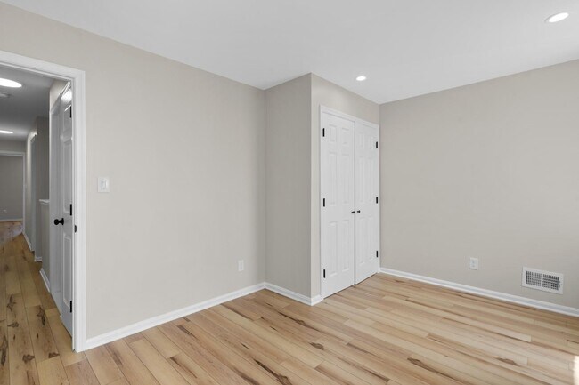 Building Photo - 2532 E Fayette St