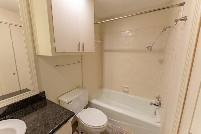 Building Photo - Adorable Studio with Garage nearby UT!!!