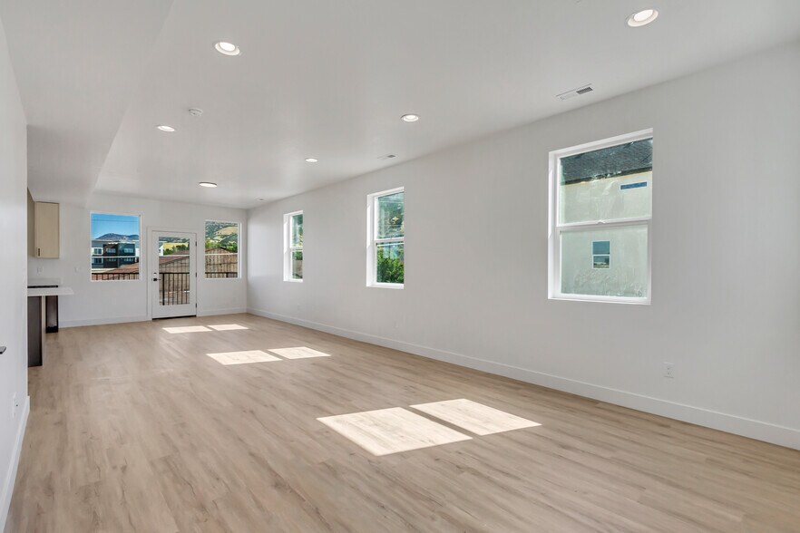 Building Photo - 5913 Wasatch Dr