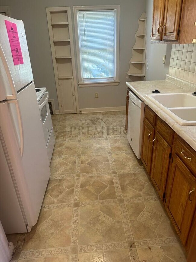 Building Photo - 6328 College Ave