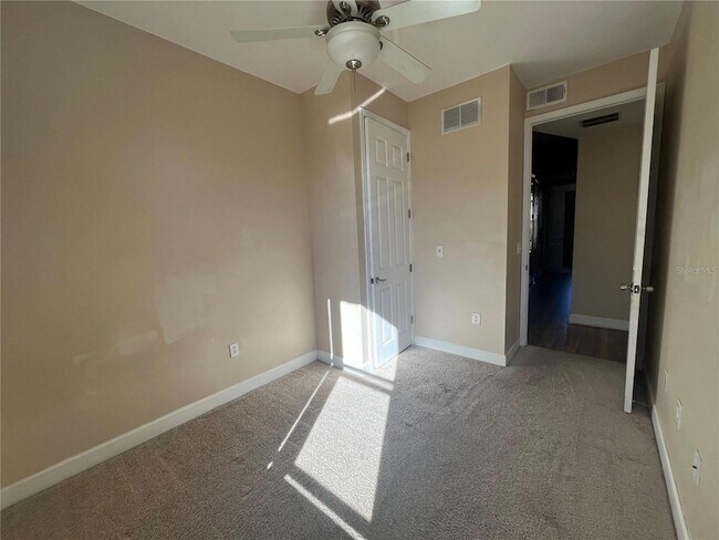 Building Photo - 2013 Grand Oak Dr