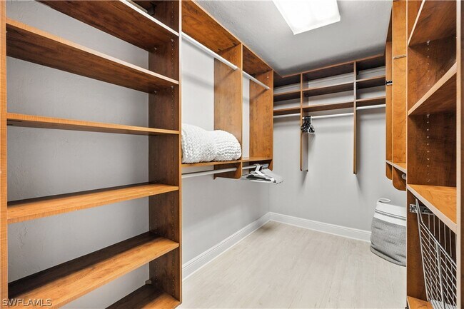 Building Photo - 6605 Southfork Ct