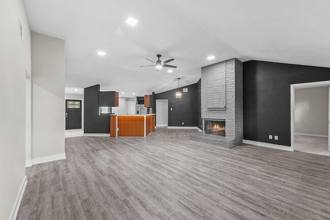 Building Photo - 16026 Beechnut St