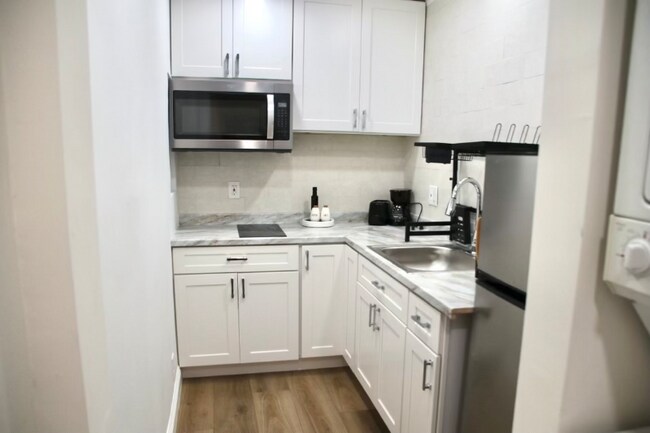 Building Photo - 28102 Montereina Dr