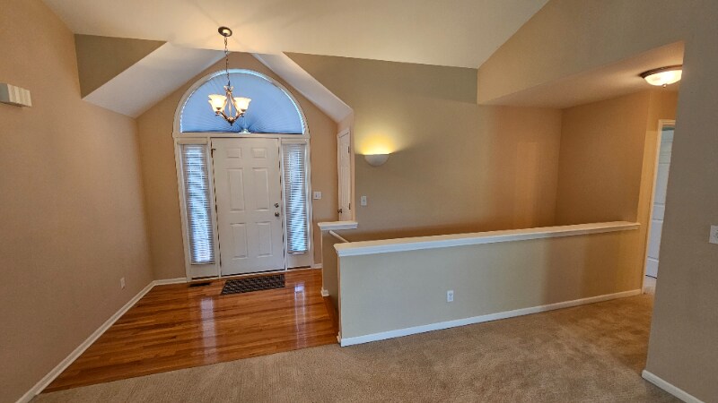 Building Photo - 647 Knolls St W