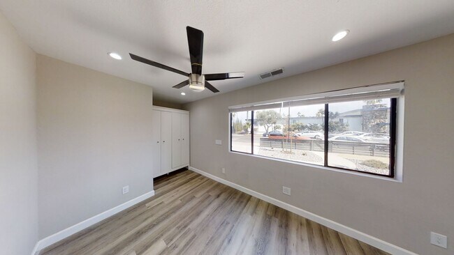 Building Photo - Newly Renovated (2022)! 7BD/3BA