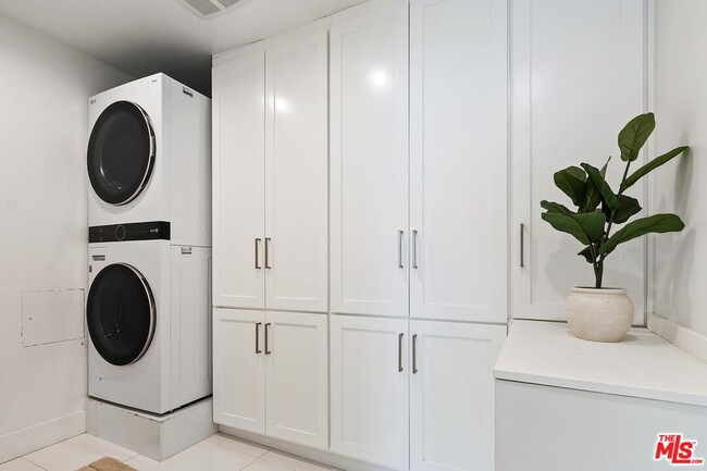 Building Photo - 11874 S Beach Club Way