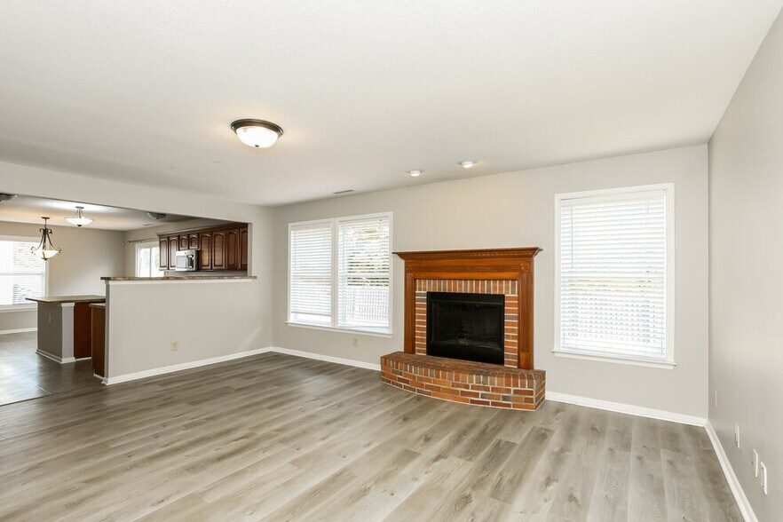 Building Photo - 10718 Pavilion Dr
