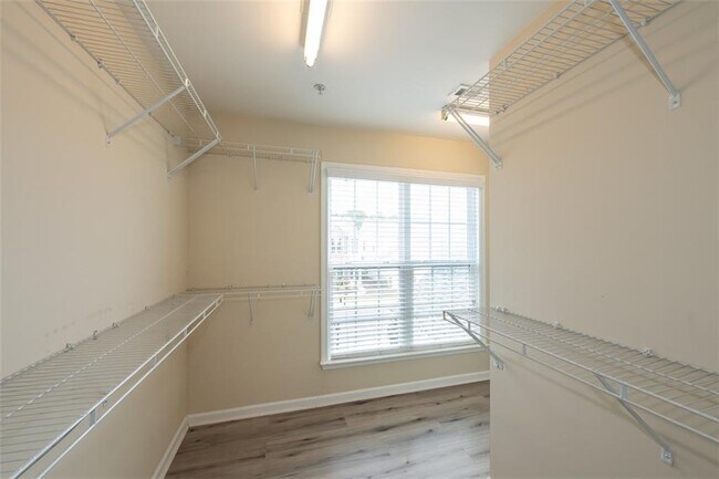 Building Photo - 331 Balaban Cir