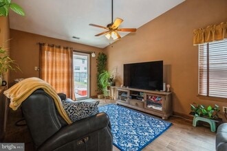 Building Photo - 104 Apley Dr