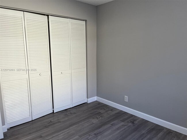 Building Photo - 1542 Presidio Dr