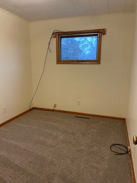 Building Photo - 156 S Chester St