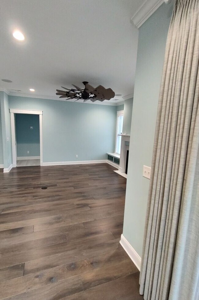 Building Photo - HILTON HEAD LAKES