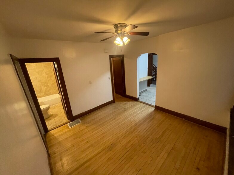 Building Photo - 4829 S Tripp Ave