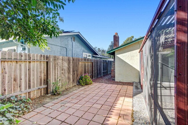 Building Photo - Classic Davis Manor Ranch — 3 Bed, 2 Bath with Covered Patio and Large Yard