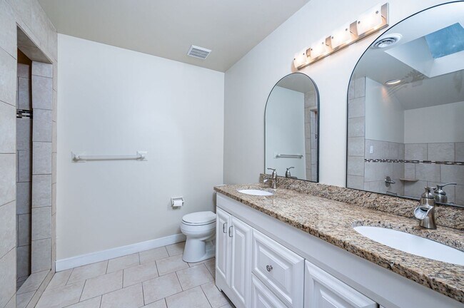Building Photo - Exceptional Contemporary Features Privacy and a Scenic Back Yard.