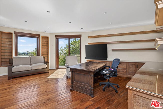 Building Photo - 1120 El Medio Ave