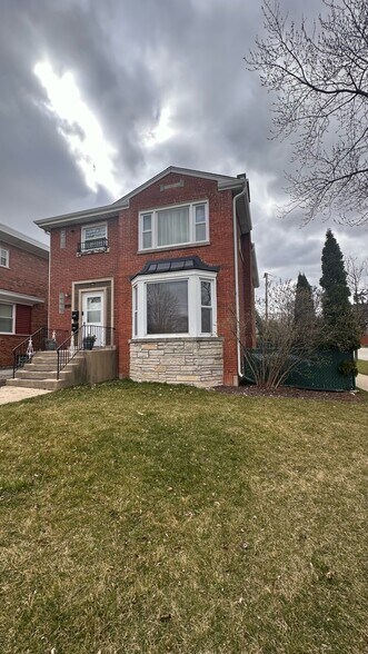 Building Photo - 354 Alles St