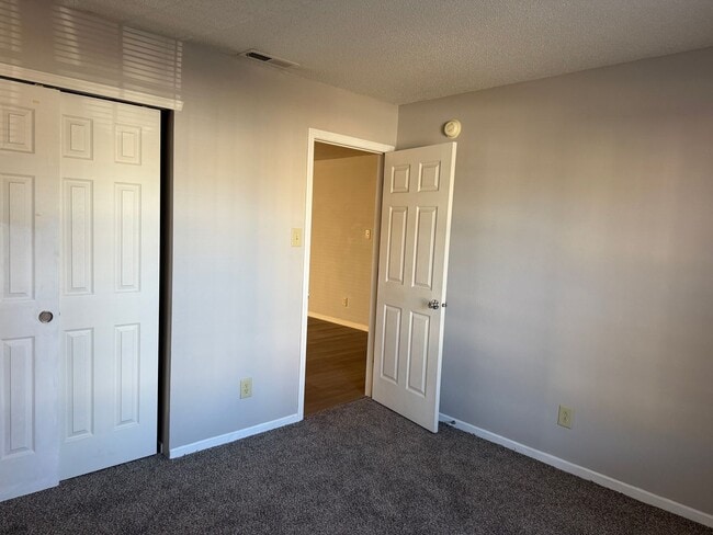 Building Photo - Southside 3/2 home with attached 2 car garage