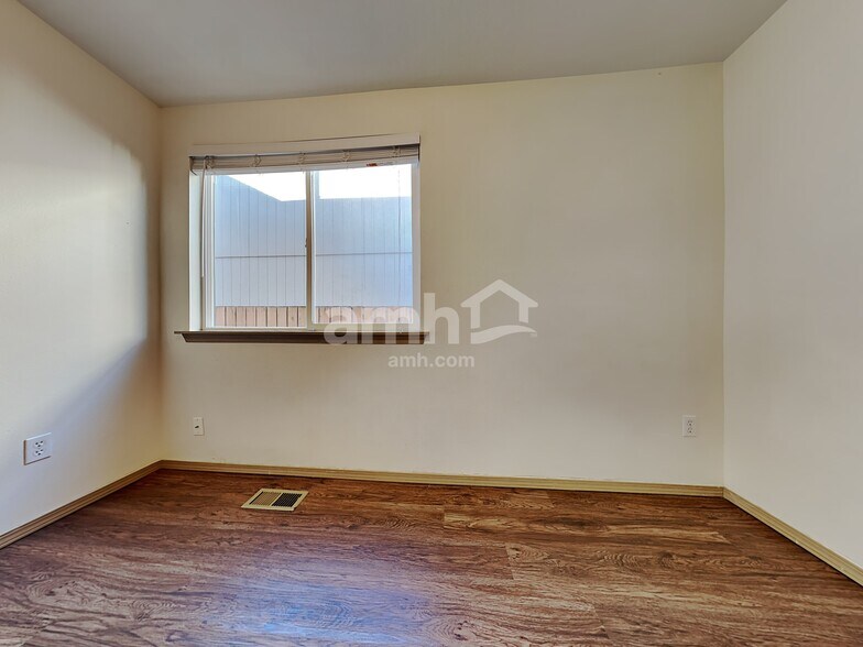 Building Photo - 809 Mac Ln SE