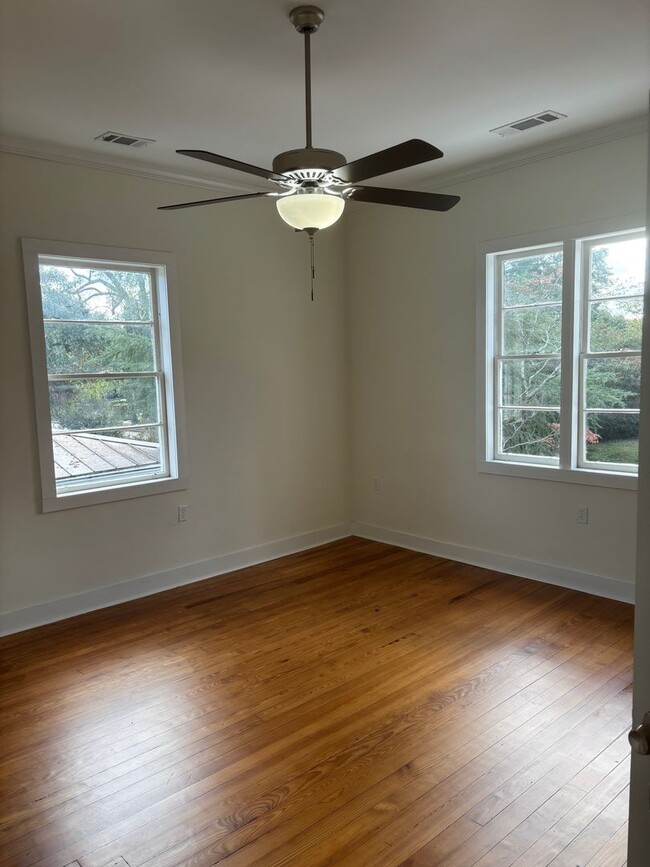 Building Photo - Redone Historic Home in Summerville! Now R...