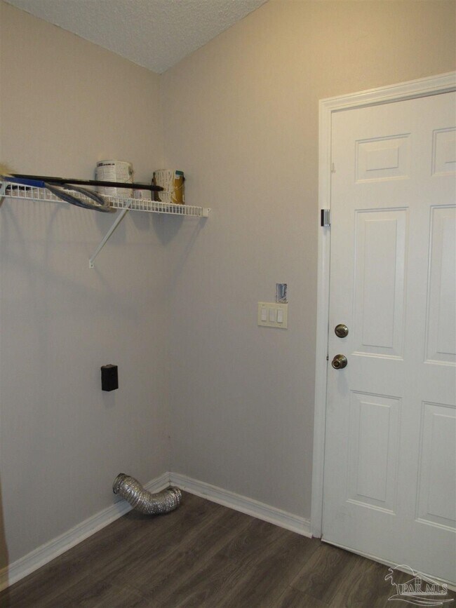 Building Photo - 608 Saleta St