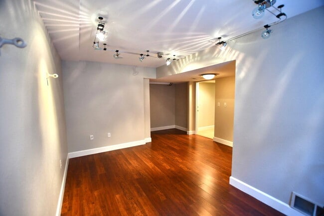 Building Photo - 2740 Wabash St