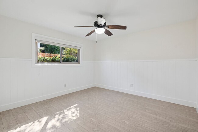 Building Photo - 2048 Garden Ln